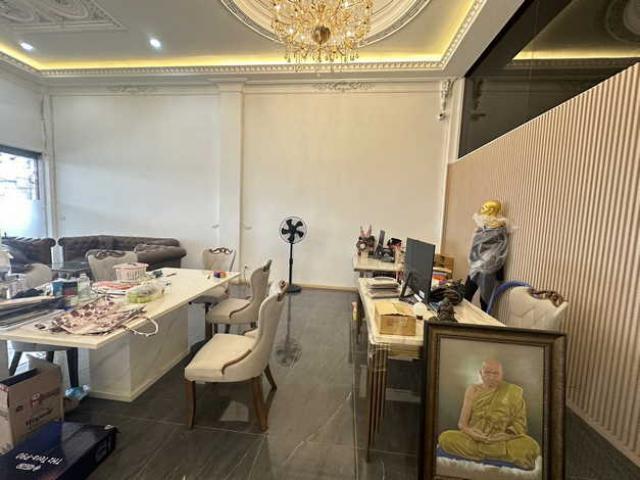 ให้เช่าตึกอาคารพาณิชย์ 2 คูหา 4 ชั้นครึ่ง ทุบติดกัน ขนาด 600 ตร.ม. ซอย  รัชดาภิเษก 22