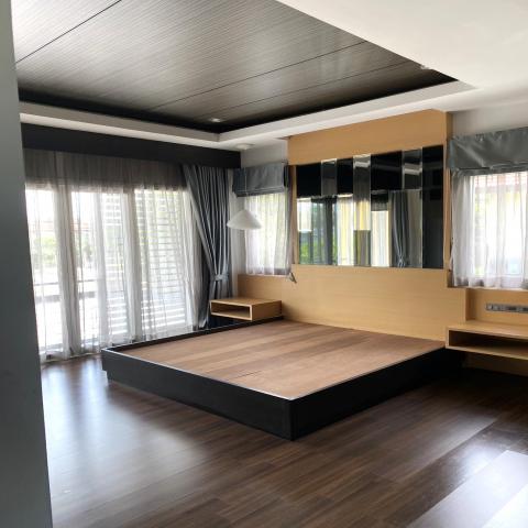 ขายบ้านเดี่ยวสองชั้น หมู่บ้านดิ เออบาน่า 1 ทำเลทอง  อำเภอเมืองเชียงใหม่  จังหวัดเชียงใหม่ 