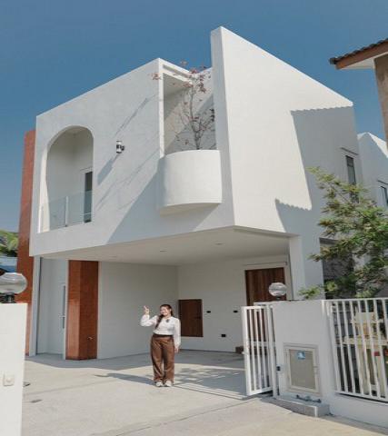 บ้านสร้างใหม่ 2 ชั้น สไตล์มิสเซ็นจูรี่โมเดิร์น สันผักหวาน หางดง 