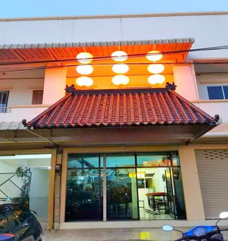เมกาโฮม เชียงราย 1.5 กม.ตลาดสดบ้านดู่ 2 กม. ให้เช่าตึกแถว 2 ชั้น 38 ตร.วา. 158 ตร.ม. ตรงข้าม ม.ราชภัฎเชียงราย2นอน ทำเลดี 2 น้ำ 