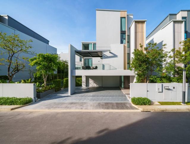 HR2807 For Rent: 3-Storey Detached House with Elevator Project: VIVE Krungthep Kreetha (next to Wellington International School)