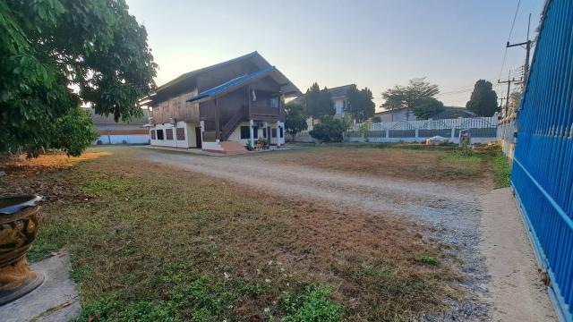 ขายบ้านพร้อมที่ดิน ติดถนนใหญ่ 4 เลน ทำเลทอง อำเภอเมือง จังหวัดเชียงราย