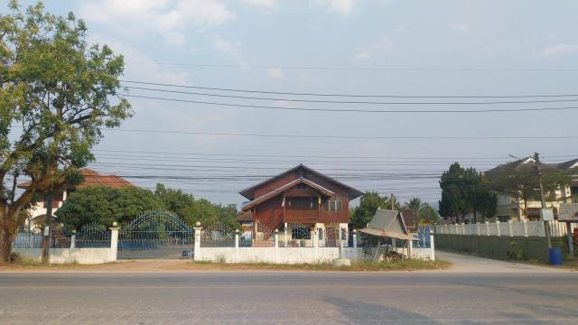 ขายบ้านพร้อมที่ดิน ติดถนนใหญ่ 4 เลน ทำเลทอง อำเภอเมือง จังหวัดเชียงราย