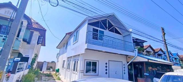 . เทศบาลเมืองสนั่นรักษ์ 2.2กม.ตลาดพรธิสาร คลอง10 4กม บึงน้ำรักษ์ ธัญบุรี  ทาวน์เฮาส์ 2 ชั้นหลังมุม 25 ตร.วา. 200 ตร.ม.4นอน คลอง 11 
